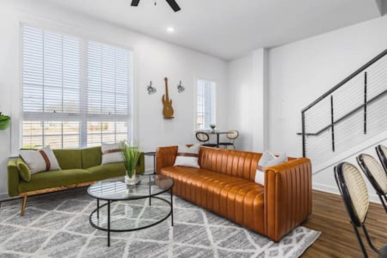 Modern With Large Patio Rooftop Deck And Garage Holiday home *