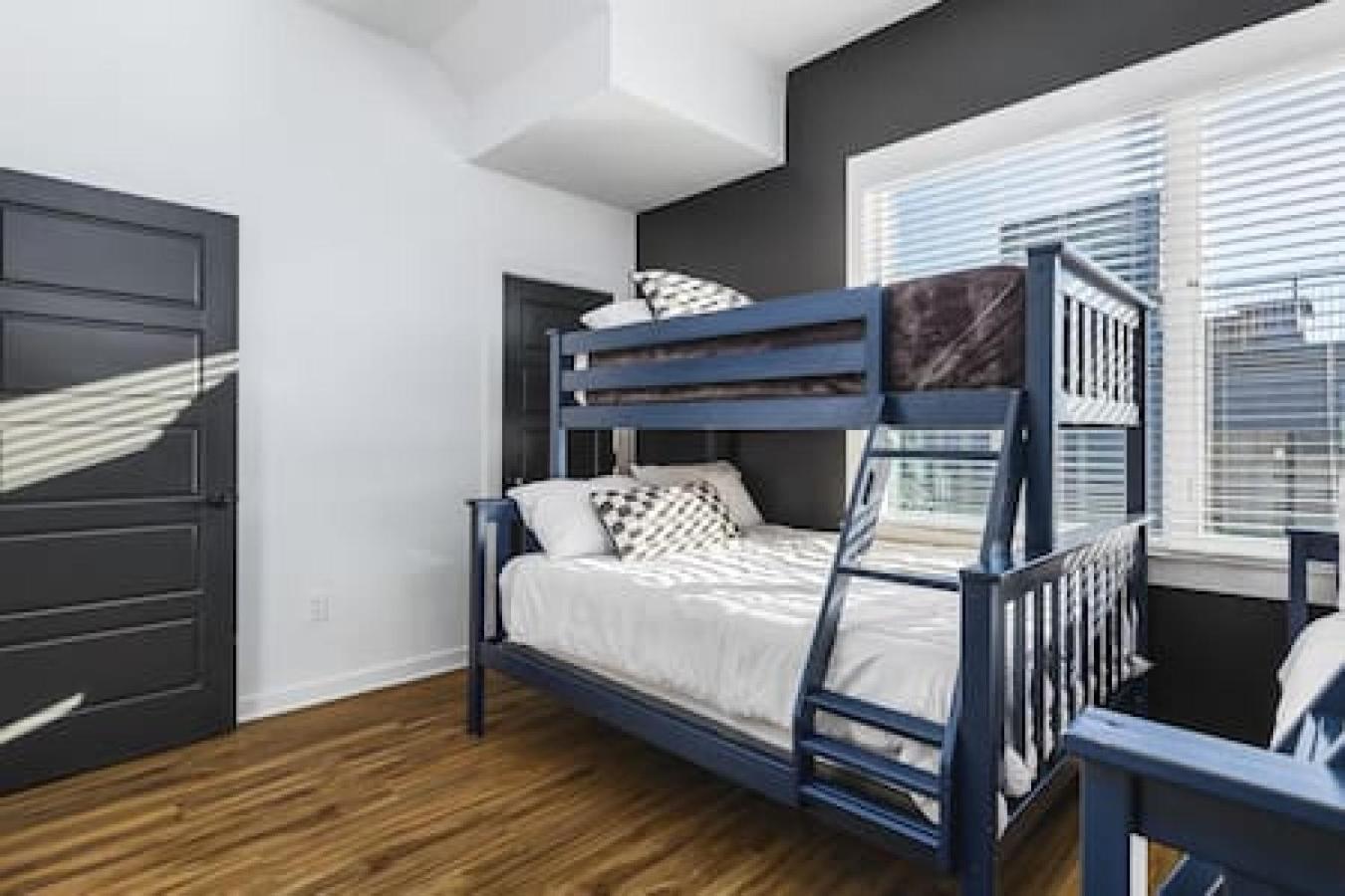 Modern With Large Patio Rooftop Deck And Garage Holiday home *