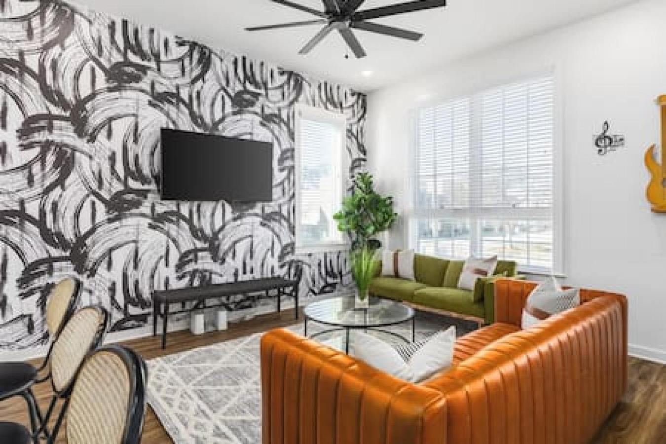 Holiday home Modern With Large Patio Rooftop Deck And Garage