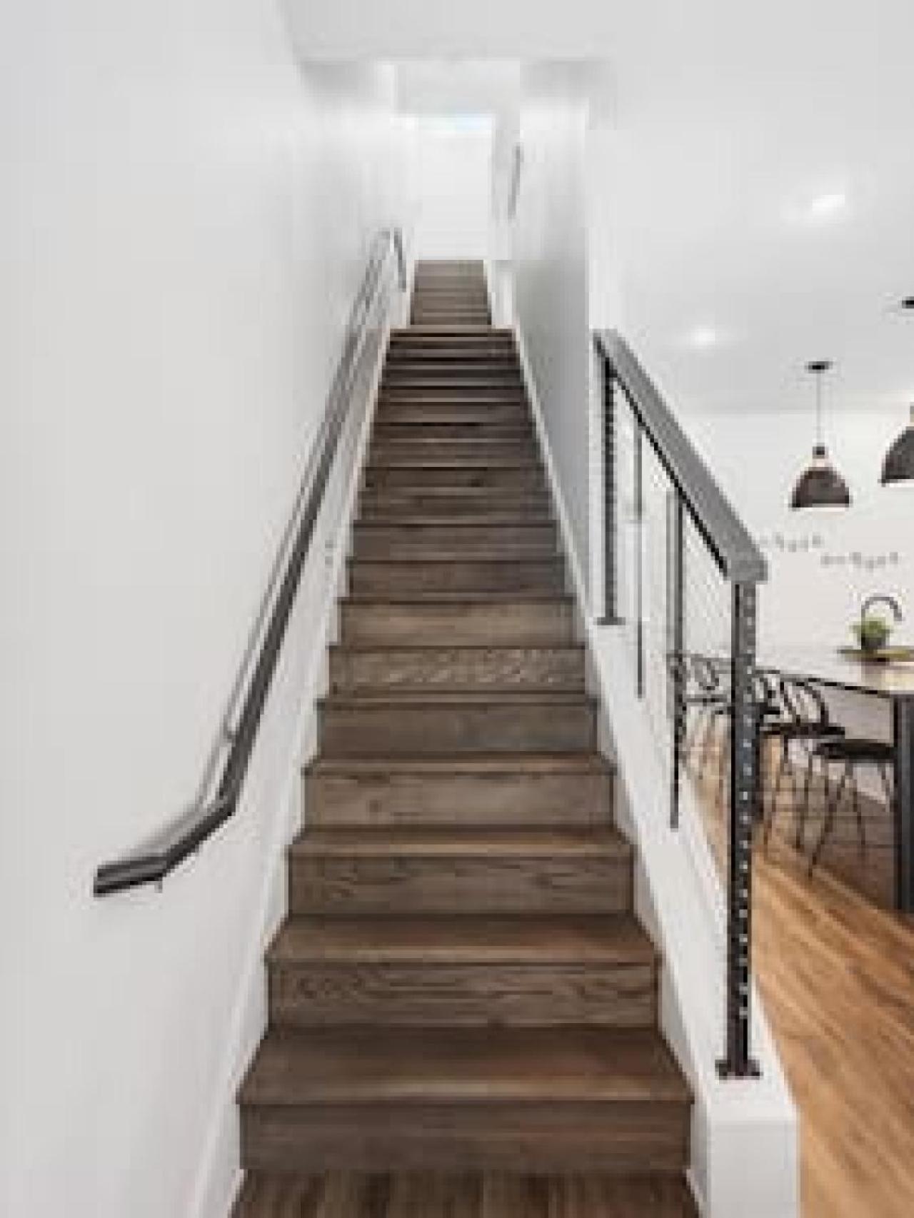 Modern With Large Patio Rooftop Deck And Garage Holiday home