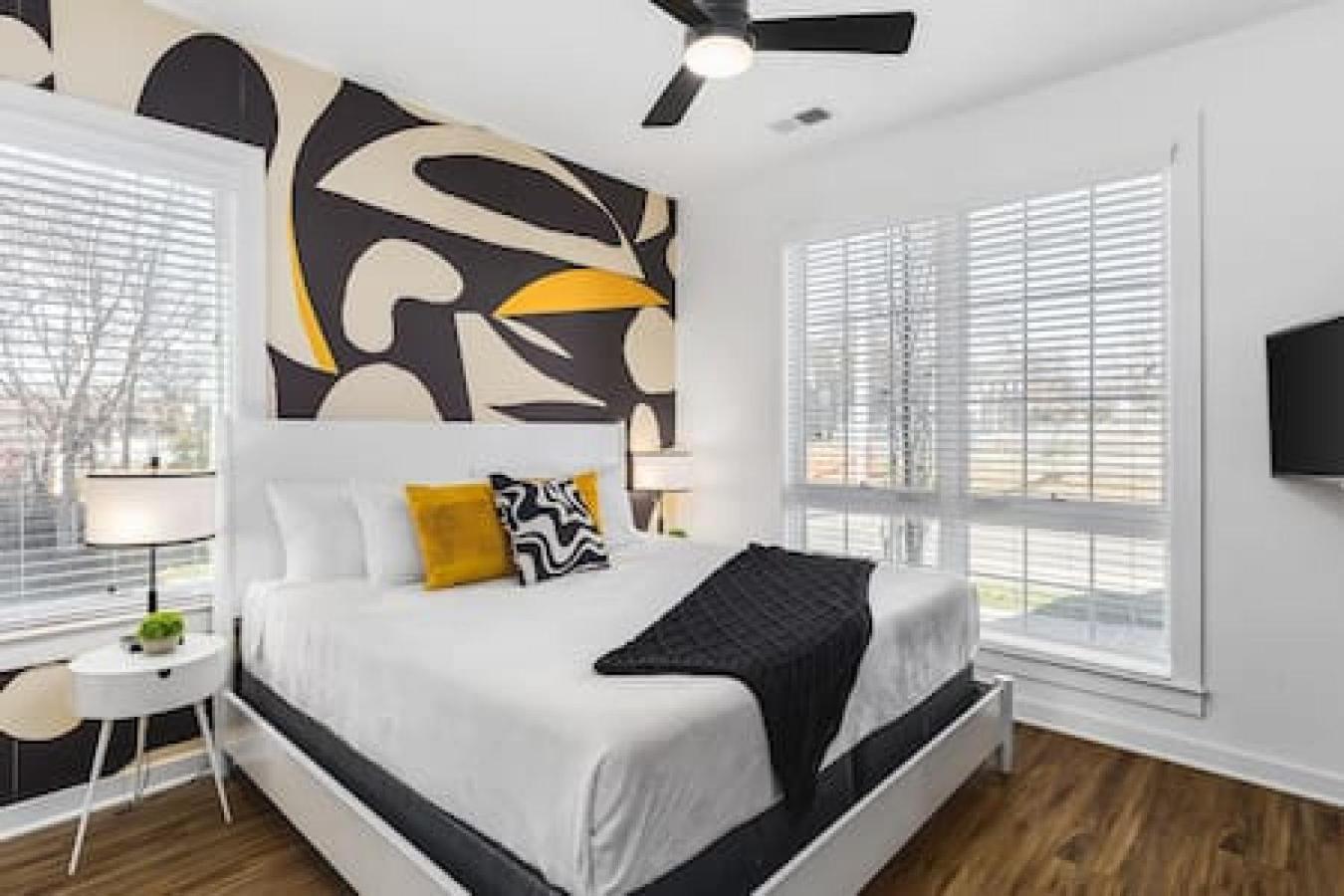 Modern With Large Patio Rooftop Deck And Garage * Nashville