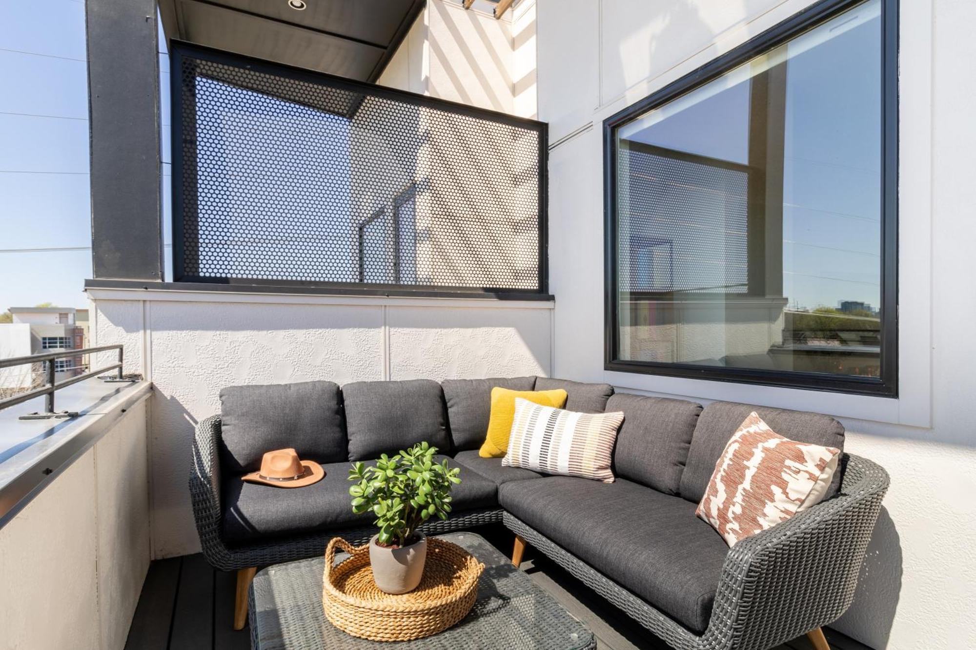The Conway 5 Bedroom Buyout W Deck In Music City Nashville