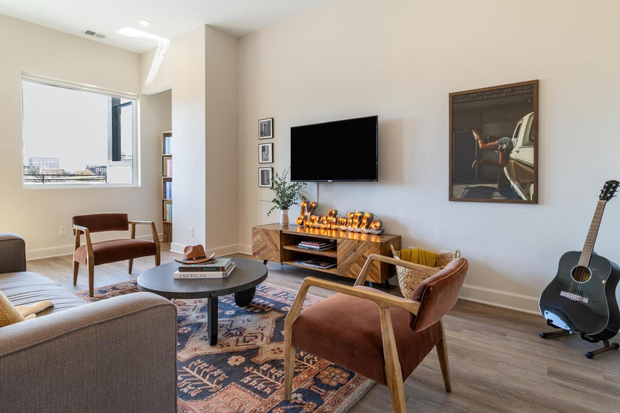 The Conway 5 Bedroom Buyout W Deck In Music City