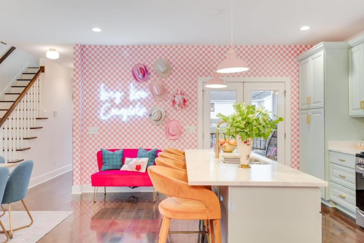 Butterfly Bnb~modern Luxury~giant Rooftop~9min Dt Holiday home *