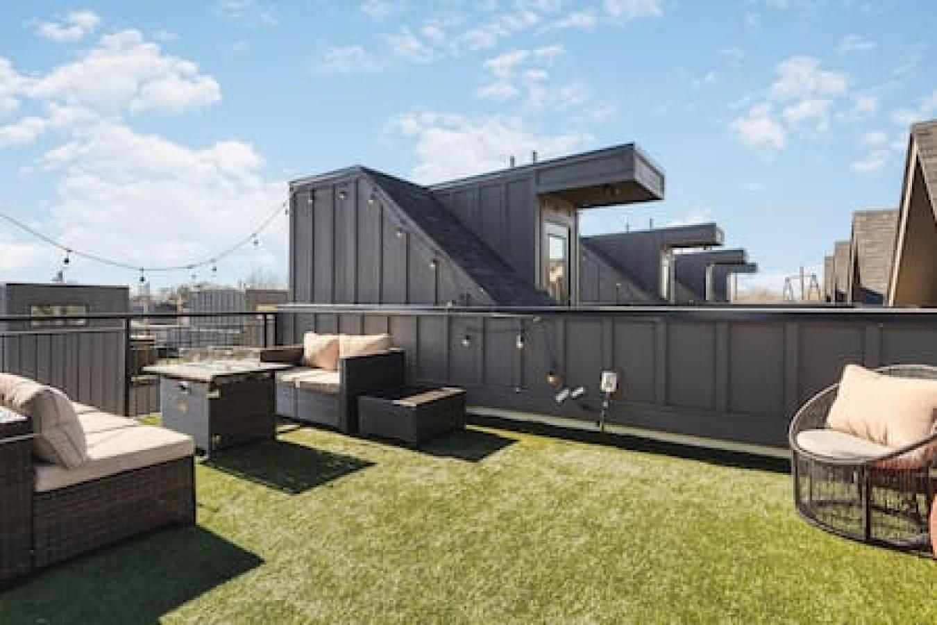 Holiday home Huge With Patio - Walk To Shops, Food, Brewery