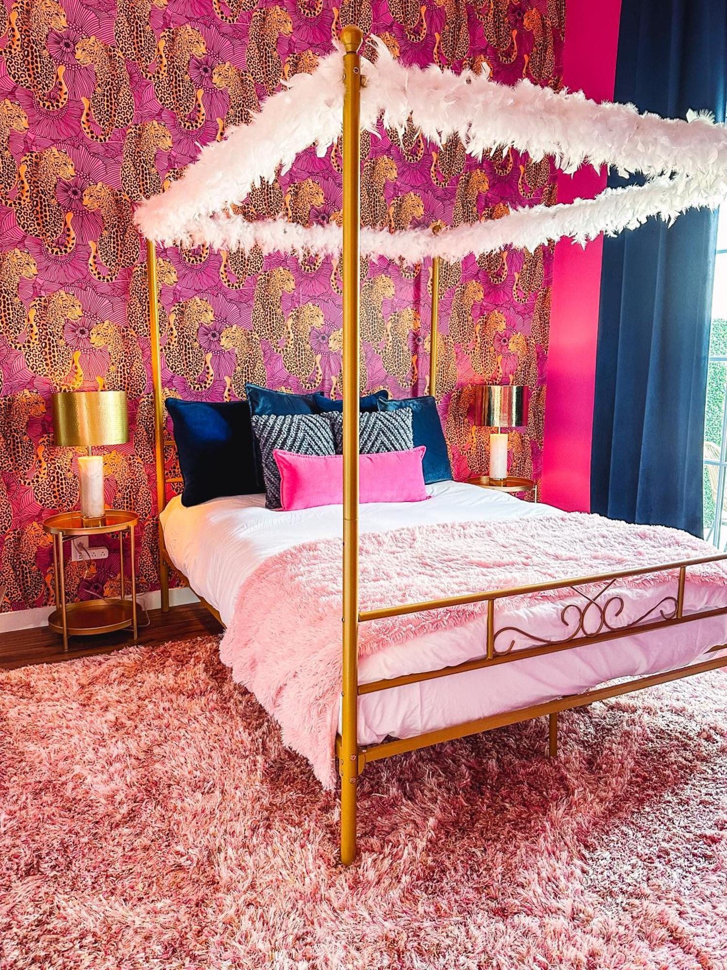 Dolly's Yacht Club - Cozy Retreat Near Broadway Holiday home Nashville