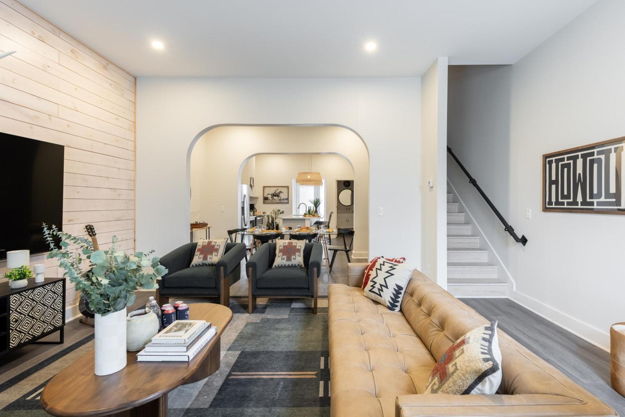 Outrider 1022 By Avantstay Private Balcony Minutes To Broadway Downtown Apartment *