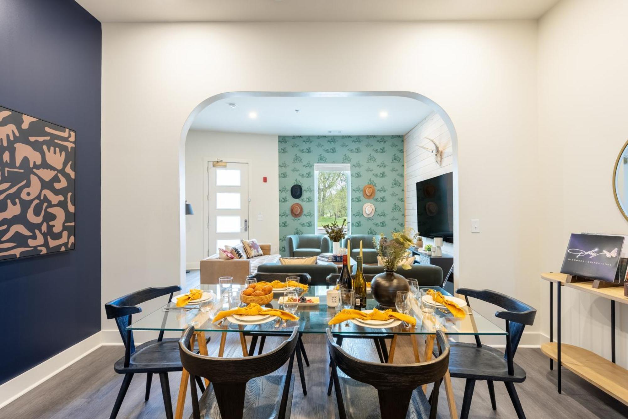 Outrider 1024 By Avantstay Private Balcony Minutes To Broadway Downtown