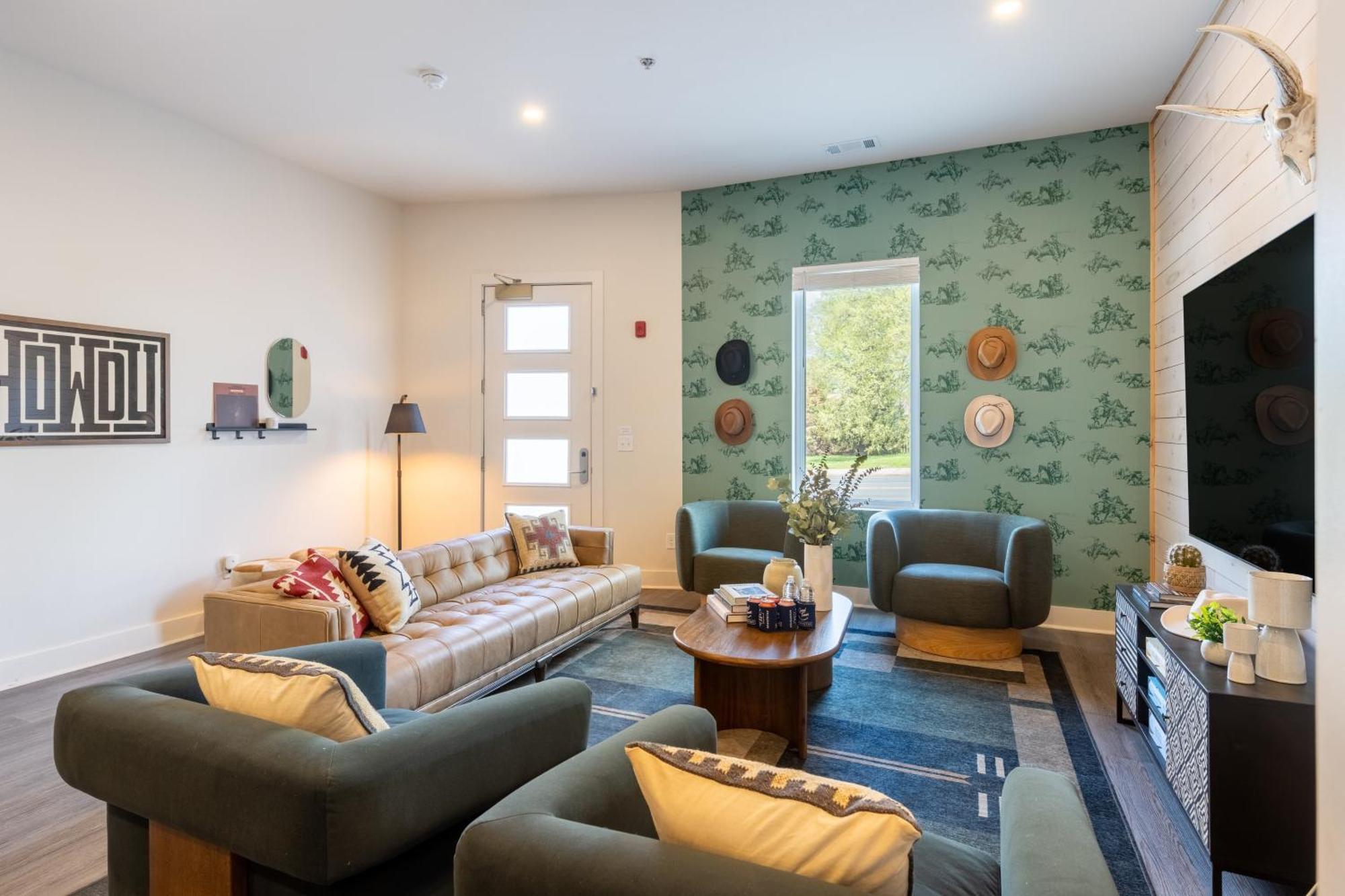 Outrider 1024 By Avantstay Private Balcony Minutes To Broadway Downtown Apartment