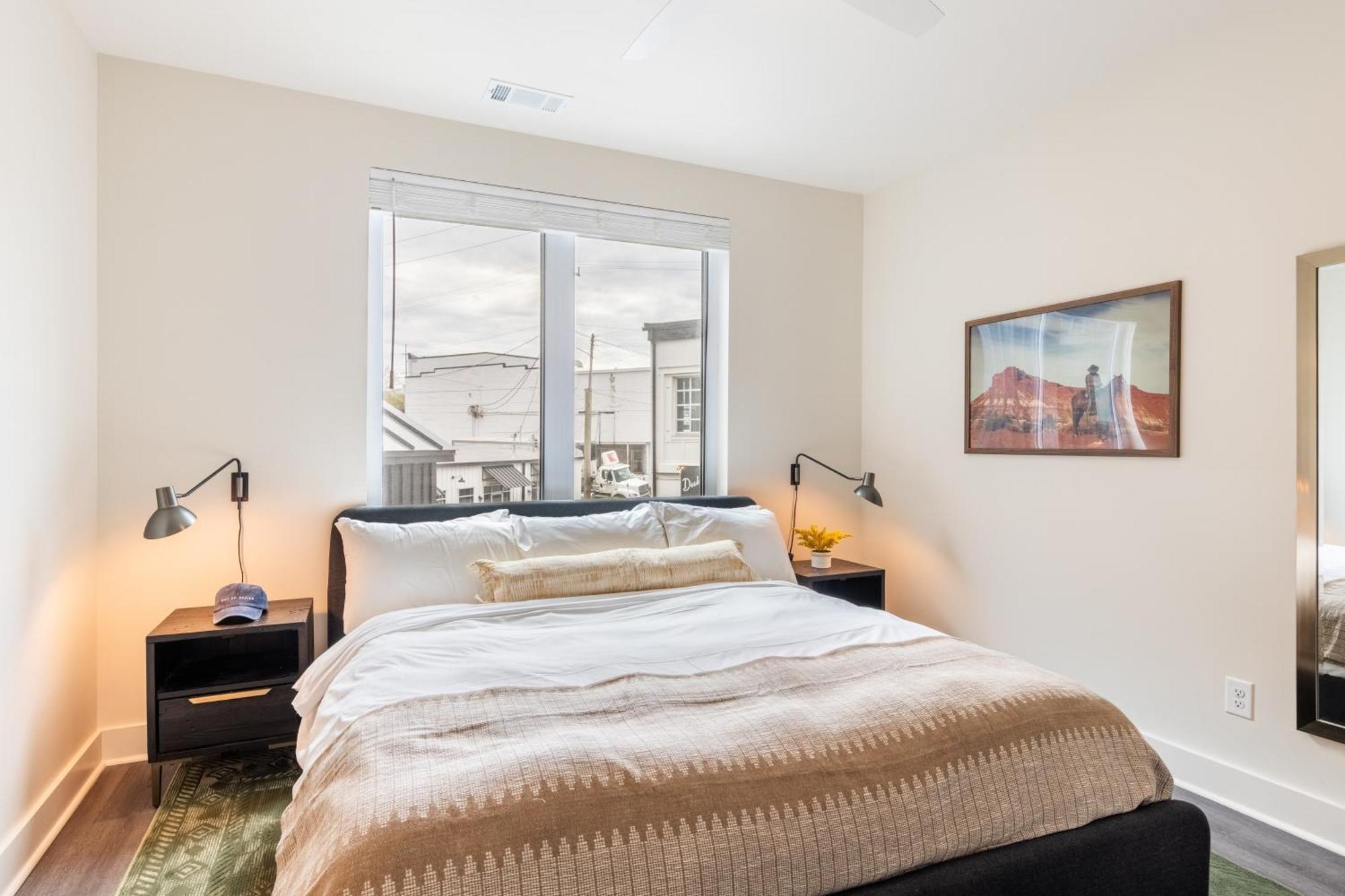 Outrider 1022 By Avantstay Private Balcony Minutes To Broadway Downtown Apartment *