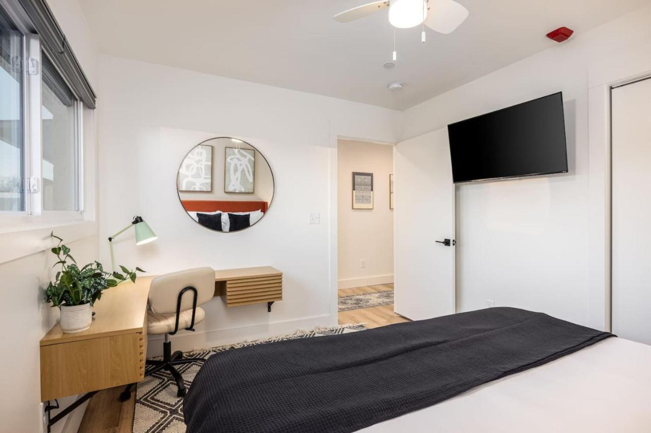 Apartment 4 Beds 3 Bedroom Updated W Desks Patio And Parking
