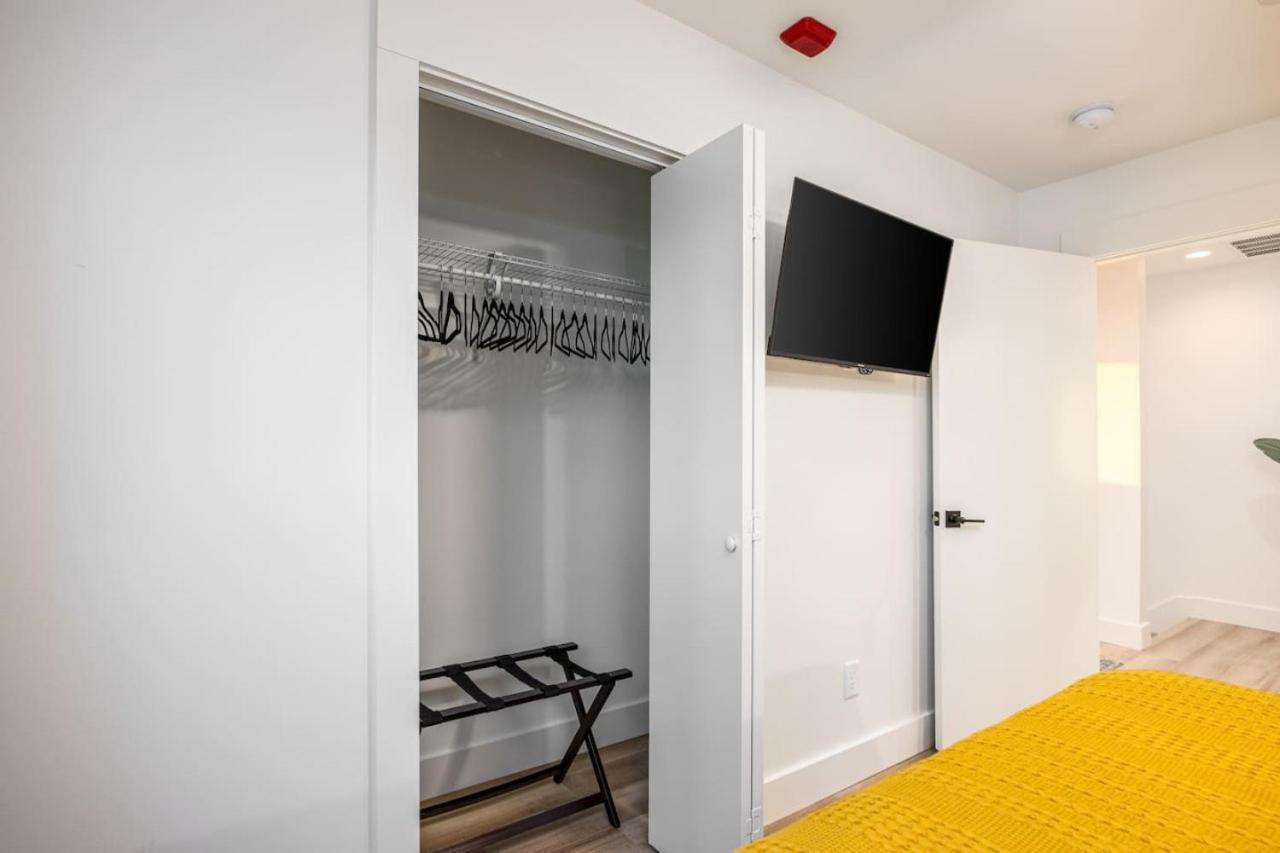 4 Beds 3 Bedroom Updated W Desks Patio And Parking Nashville