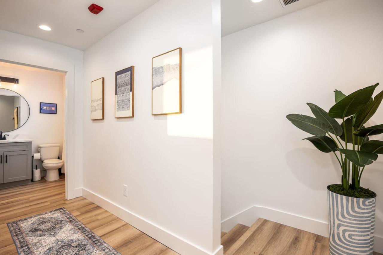4 Beds 3 Bedroom Updated W Desks Patio And Parking Apartment