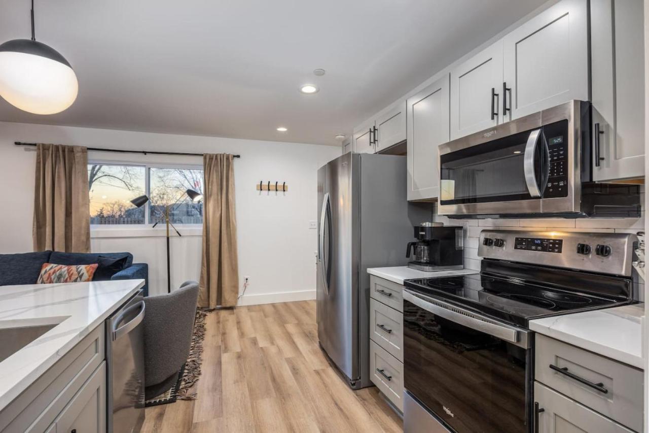 4 Beds 3 Bedroom Updated W Desks Patio And Parking