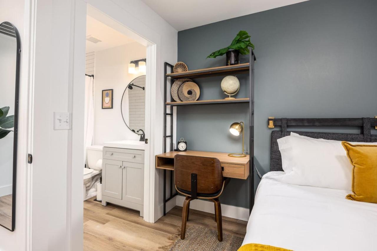 4 Beds 3 Bedroom Updated W Desks Patio And Parking Apartment Nashville