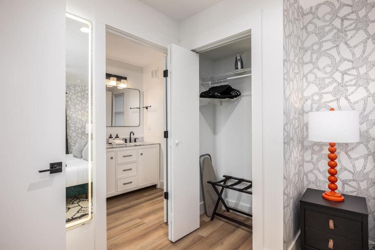 4 Beds 3 Bedroom Updated W Desks Patio And Parking