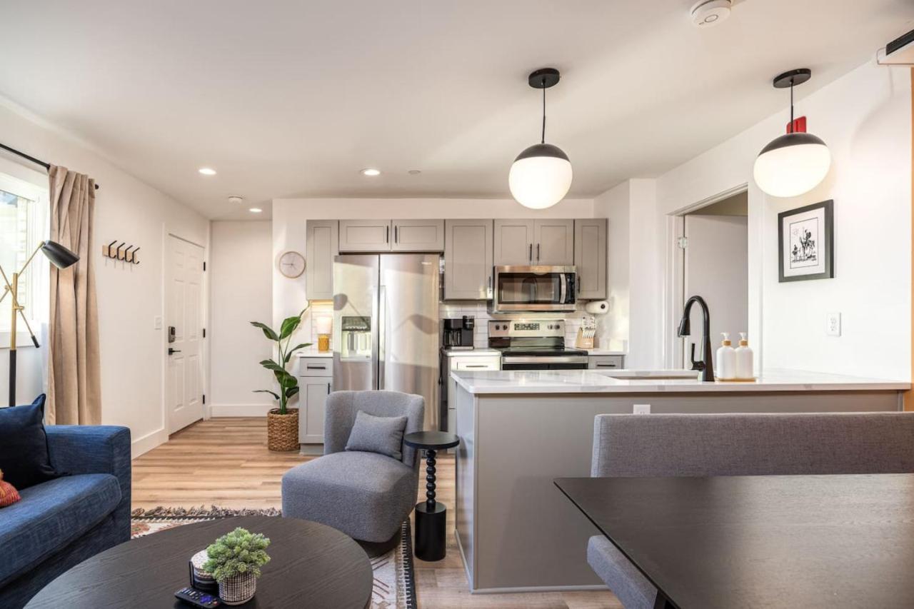 Apartment 4 Beds 3 Bedroom Updated W Desks Patio And Parking Nashville