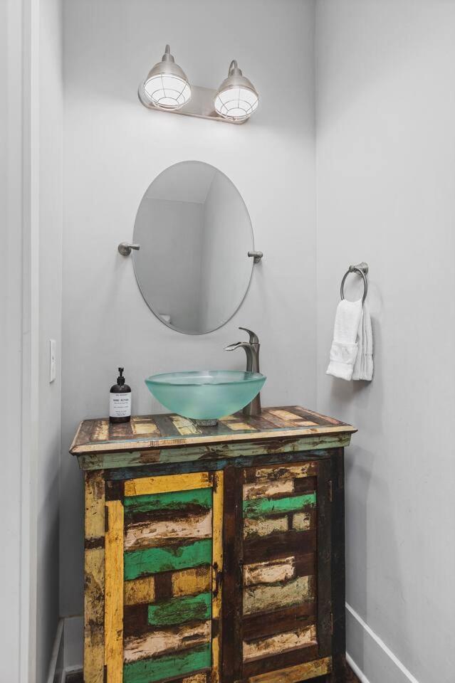 Walk To Broadway & Germantown Large House With Patio Nashville