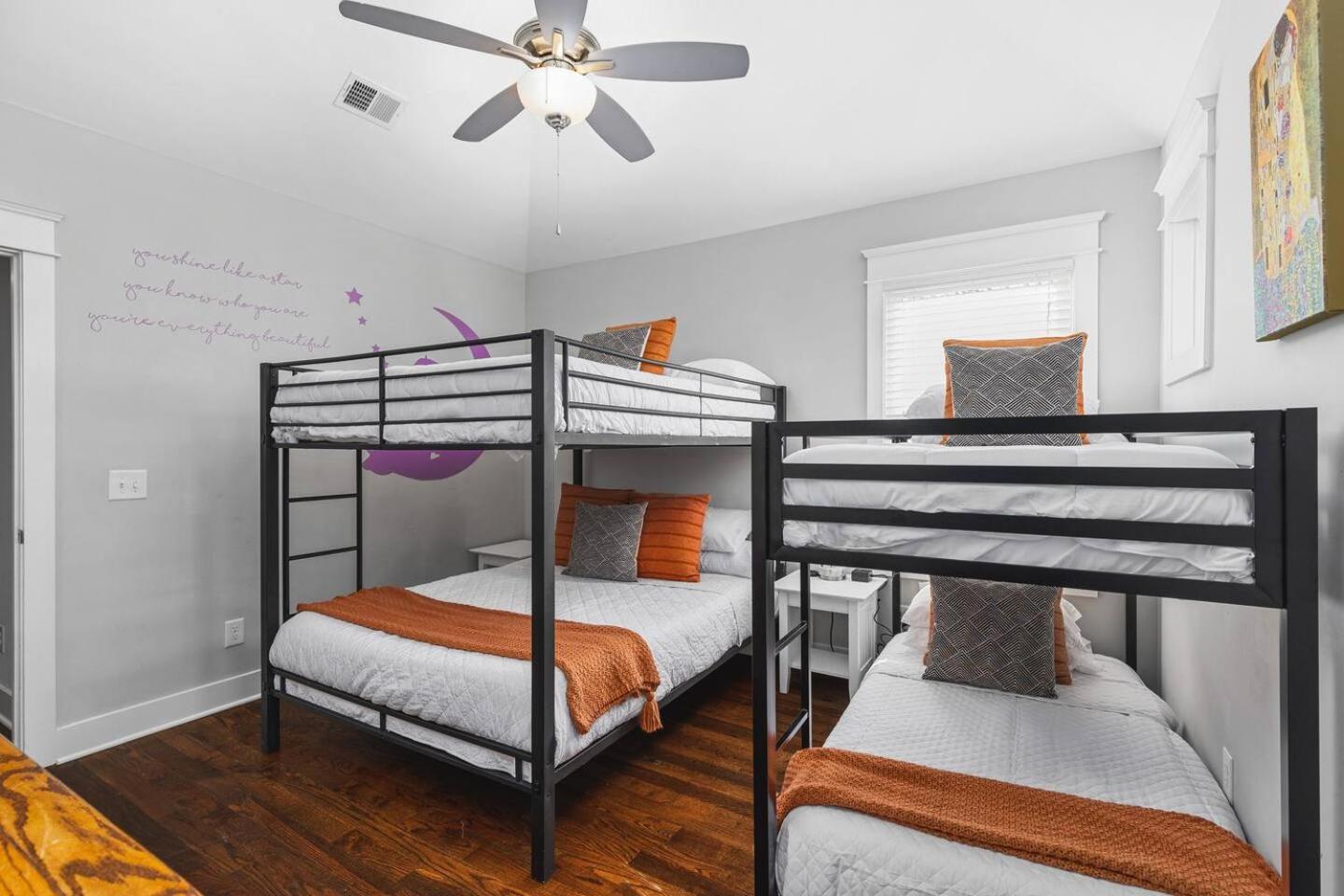 Walk To Broadway & Germantown Large House With Patio Holiday home *