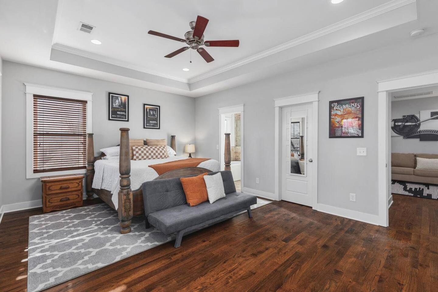 Walk To Broadway & Germantown Large House With Patio Nashville