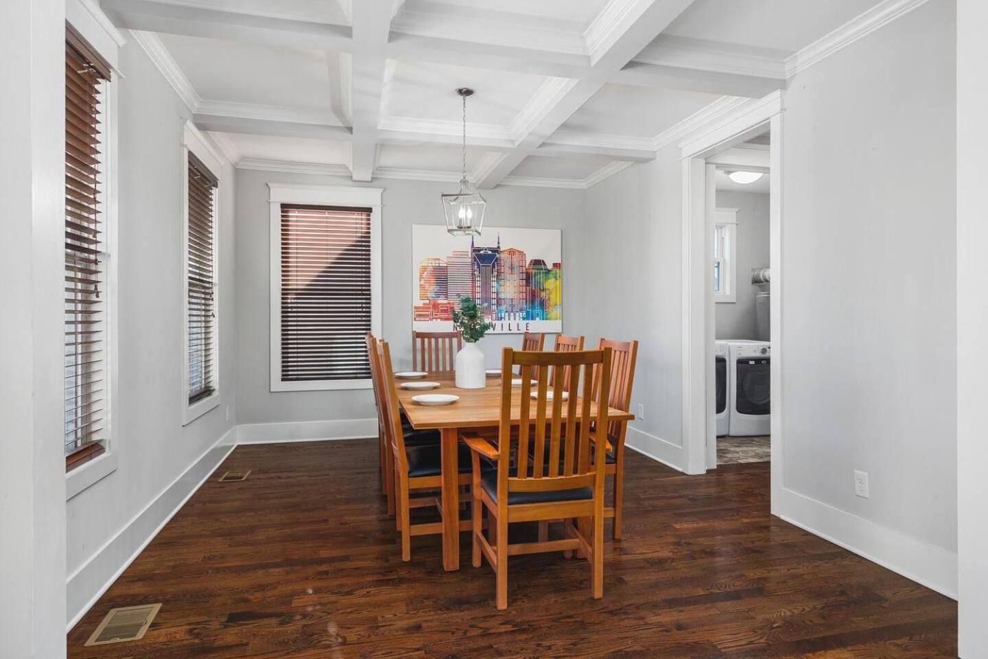 Walk To Broadway & Germantown Large House With Patio *