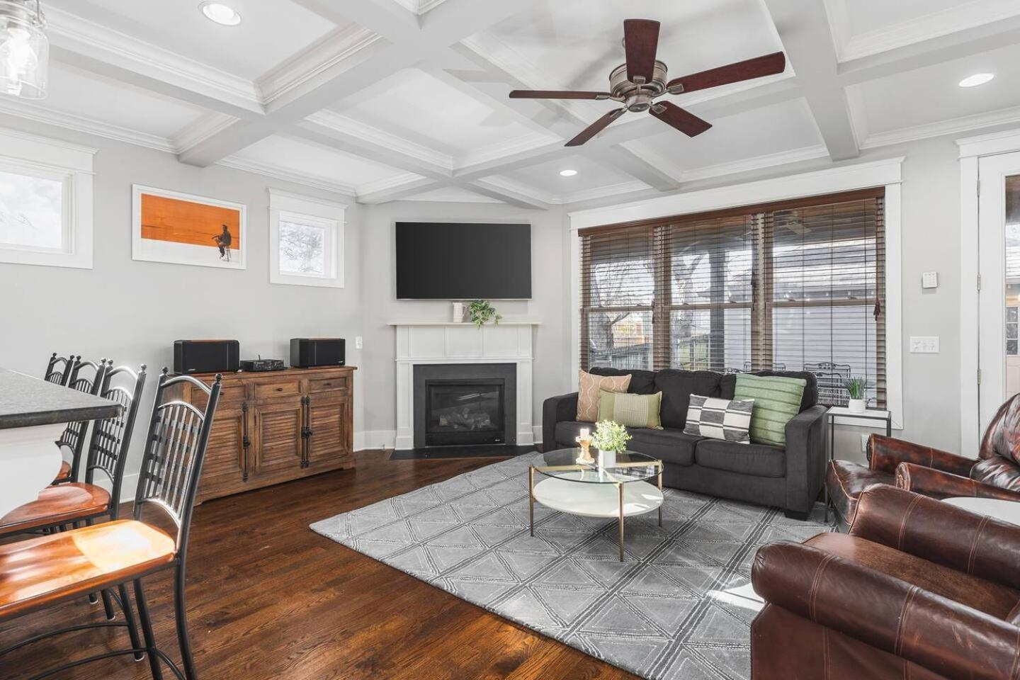 Holiday home Walk To Broadway & Germantown Large House With Patio