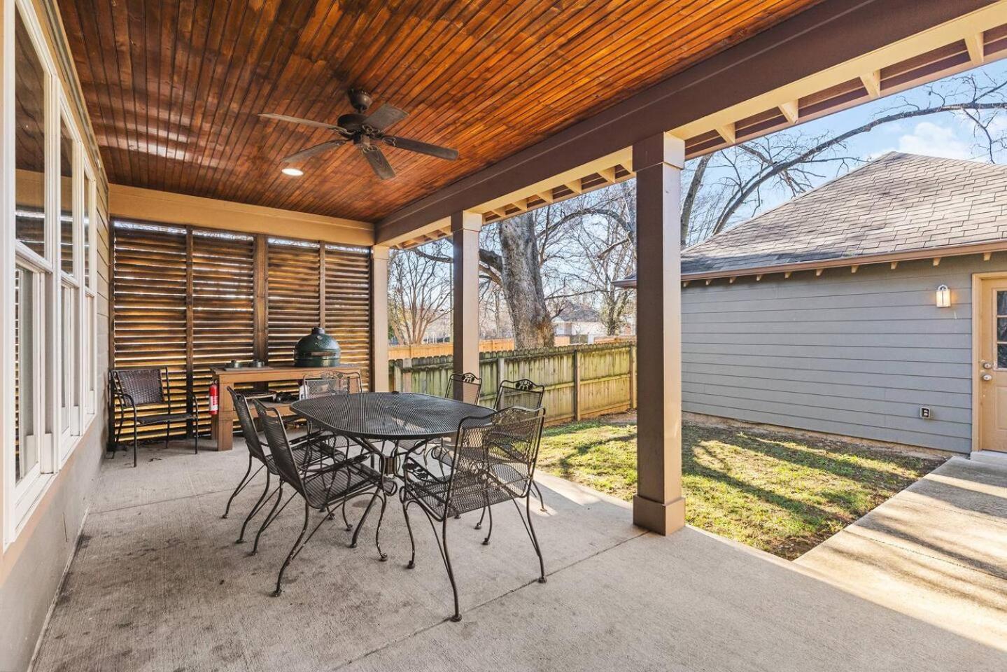 Walk To Broadway & Germantown Large House With Patio Nashville