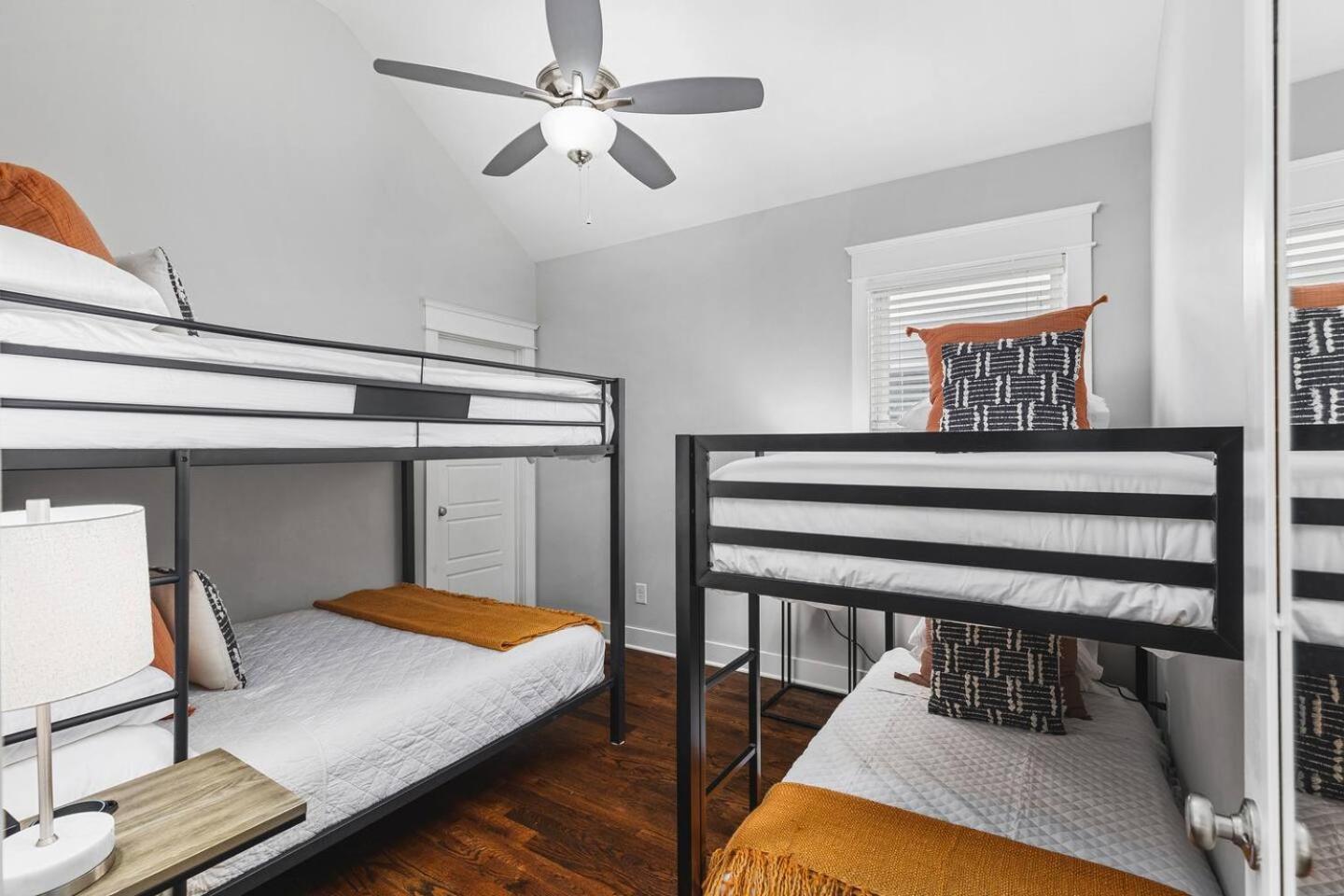 Walk To Broadway & Germantown Large House With Patio *