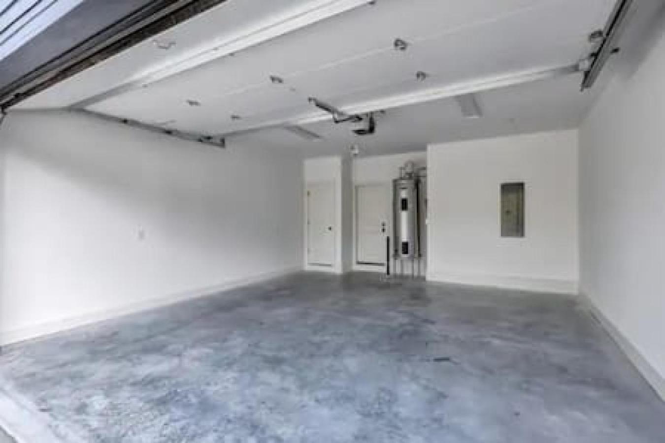 Upscale With Patio Walk To 12 South And Belmont Holiday home