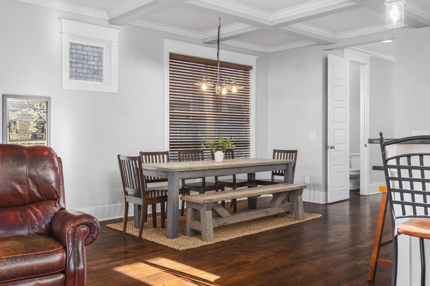 Walk To Broadway & Germantown Large House With Patio *