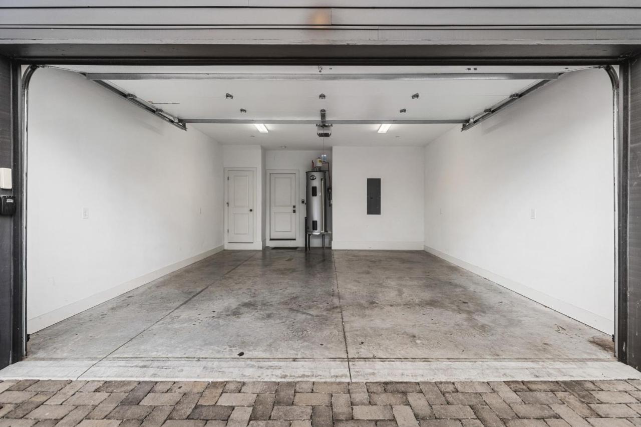 Upscale With Patio Walk To 12 South And Belmont Holiday home