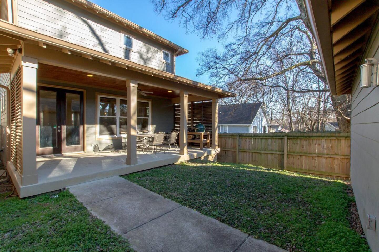 Walk To Broadway & Germantown Large House With Patio * Nashville