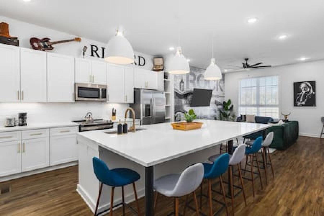 Holiday home Spacious With Large Patio Rooftop Deck And Garage