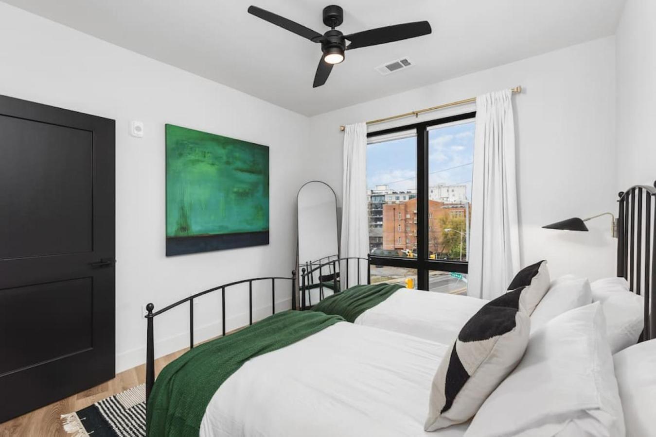 Premium With Huge Patio Near Vanderbilt & Downtown Apartment *