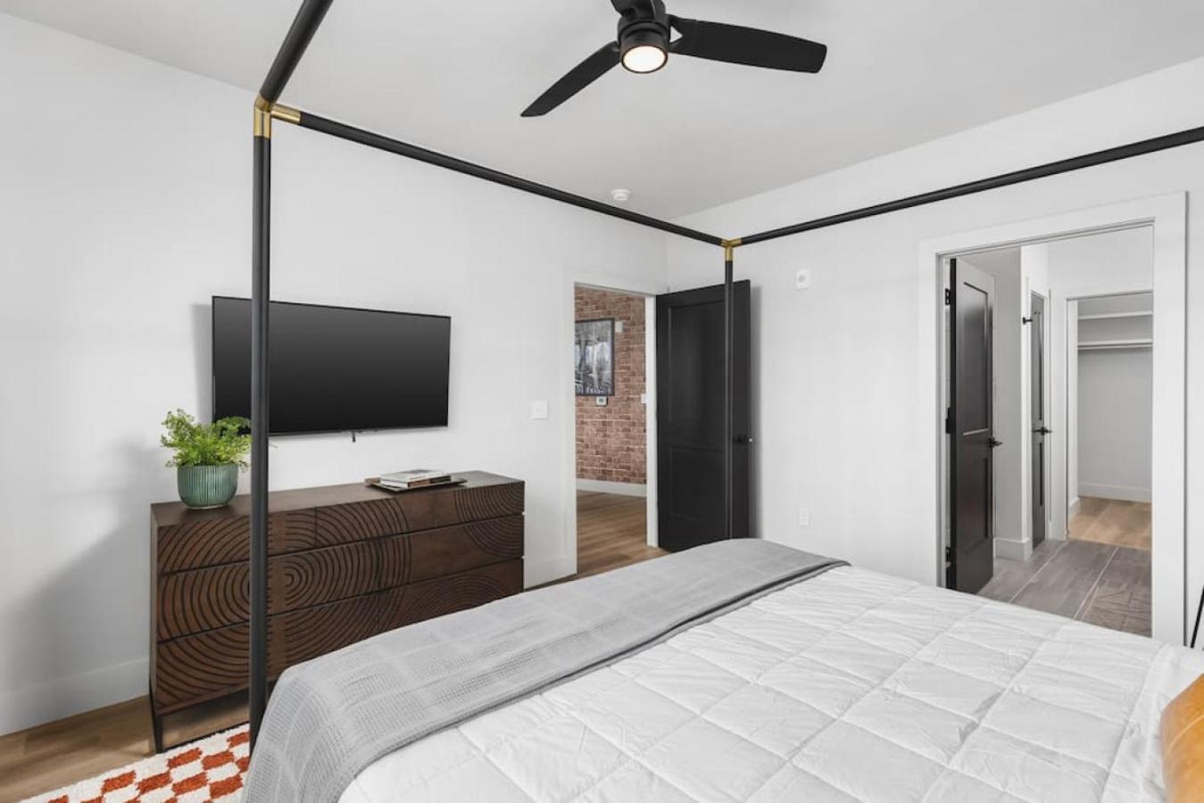 Premium With Huge Patio Near Vanderbilt & Downtown Apartment Nashville