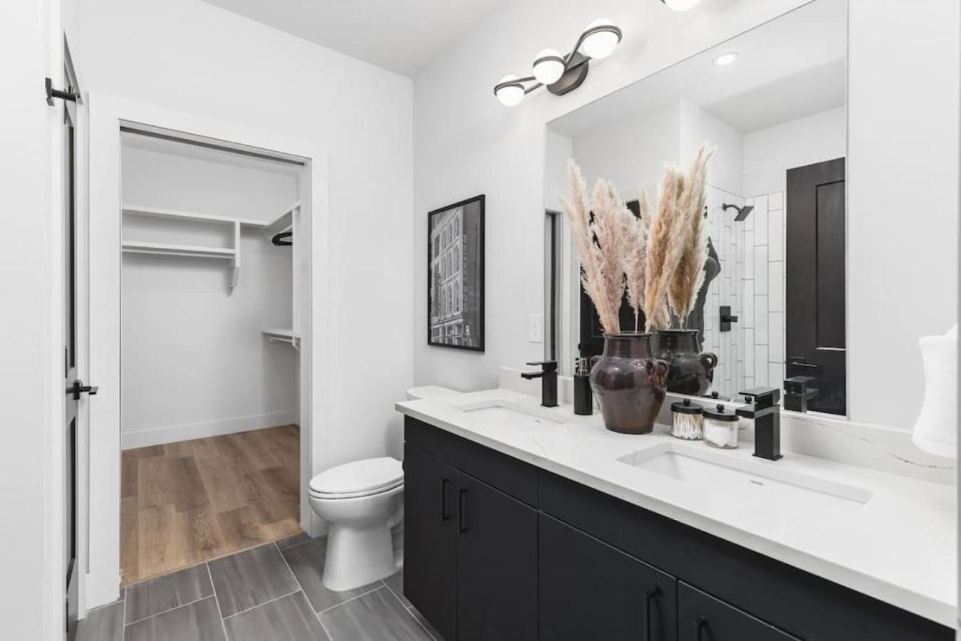 Premium With Huge Patio Near Vanderbilt & Downtown *