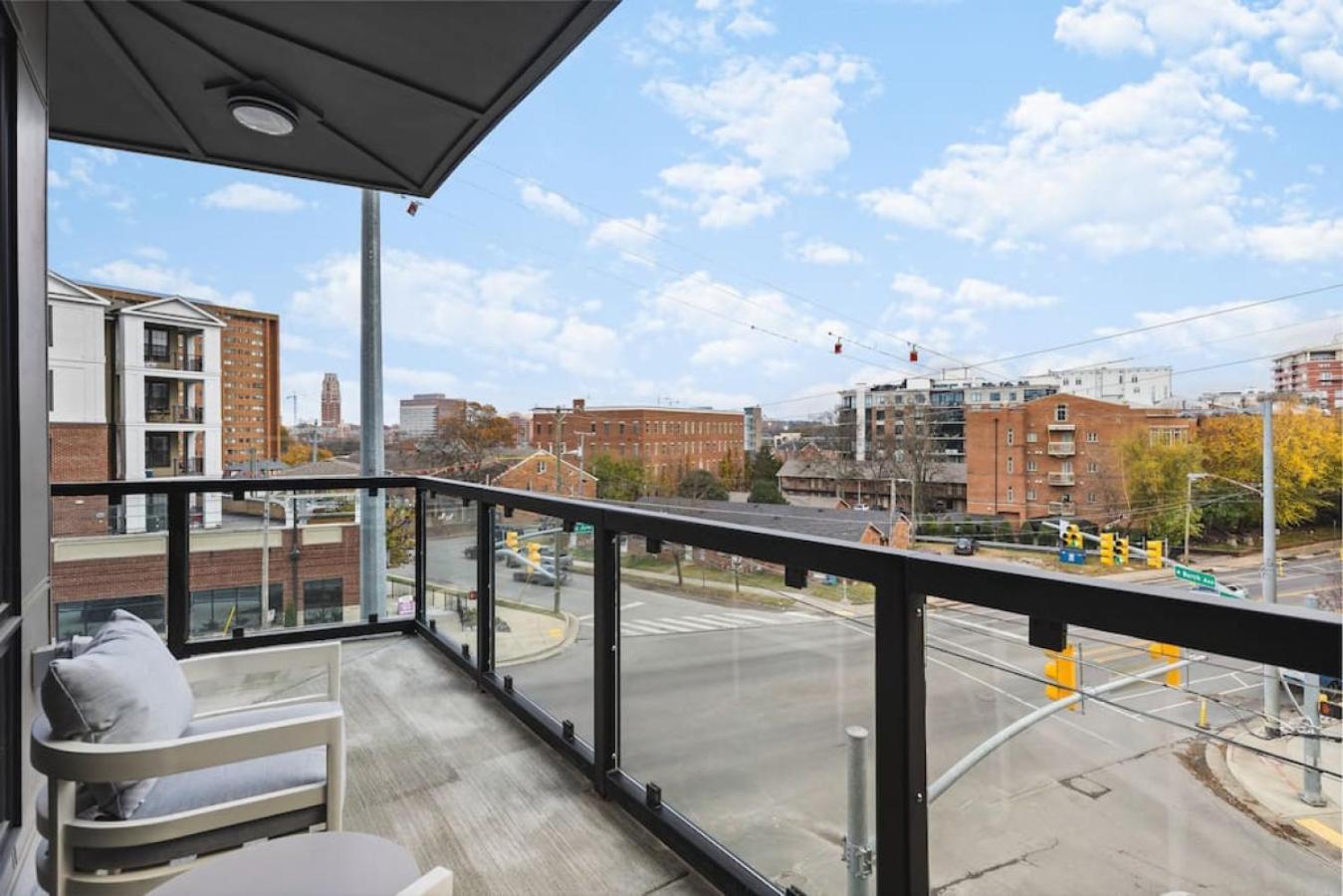 Premium With Huge Patio Near Vanderbilt & Downtown Apartment *