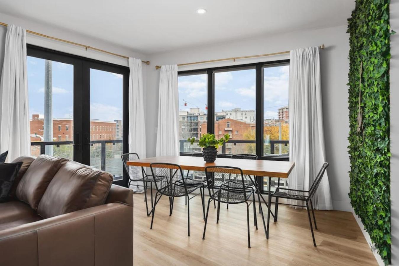 Premium With Huge Patio Near Vanderbilt & Downtown *