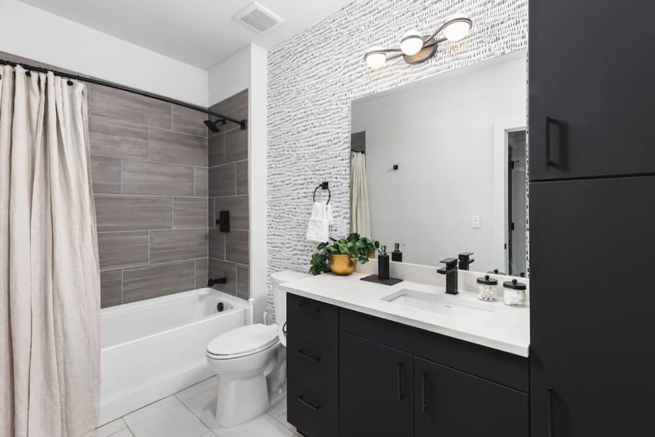 Apartment Premium With Huge Patio Near Vanderbilt & Downtown Nashville