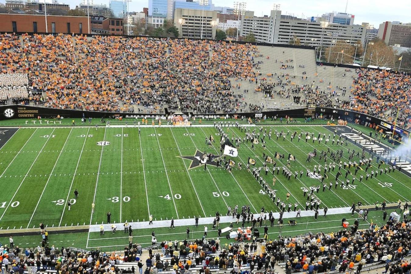 Premium With Huge Patio Near Vanderbilt & Downtown