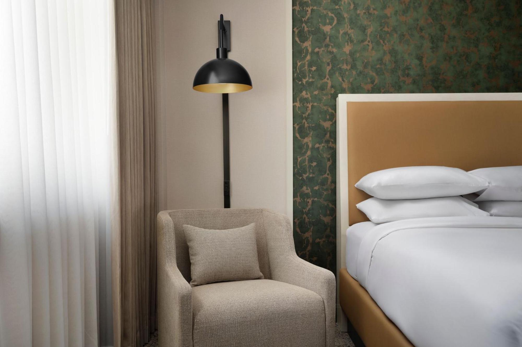 Sheraton Grand Downtown 4*