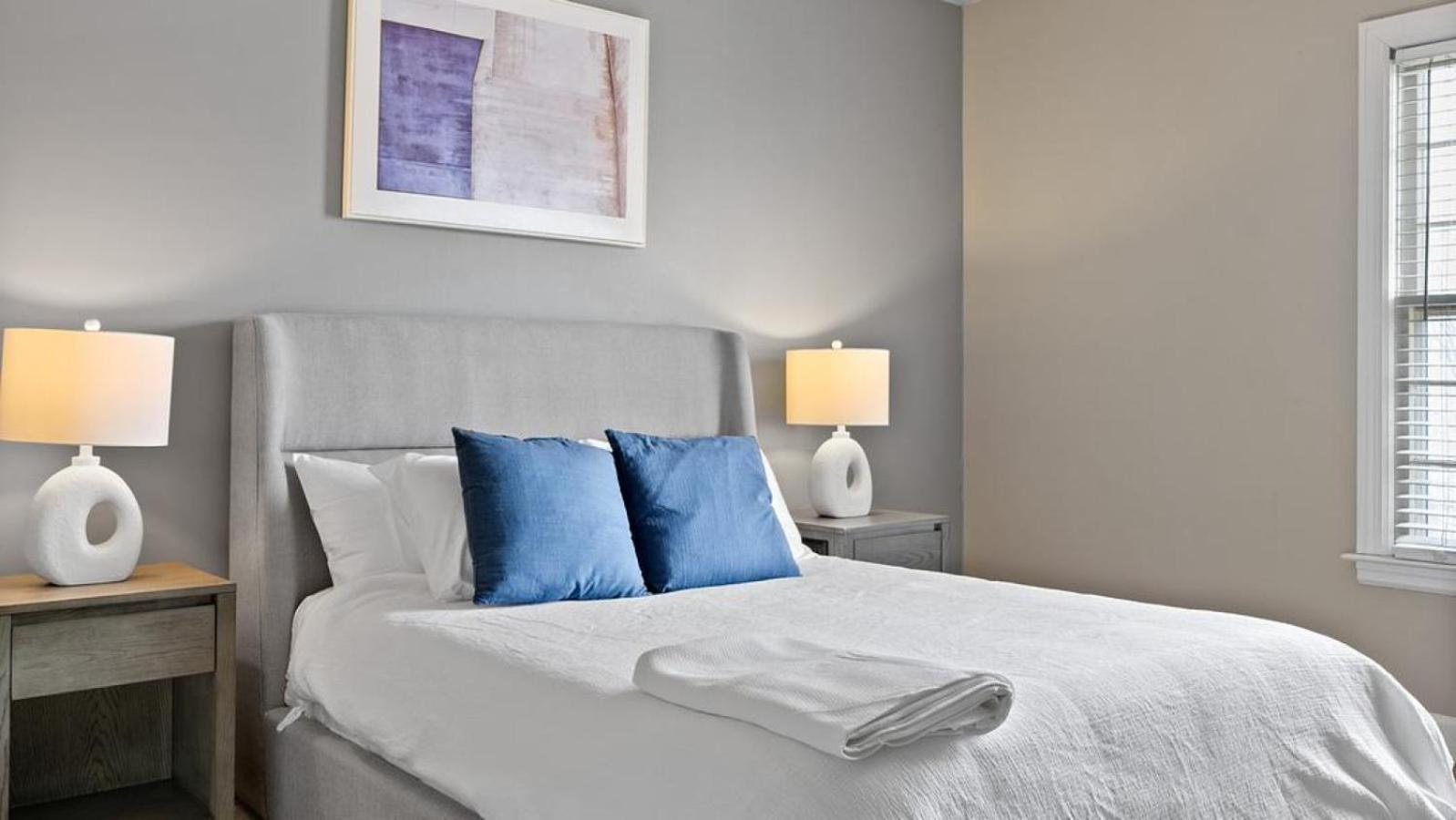 Apartment Landing Modern With Amazing Amenities