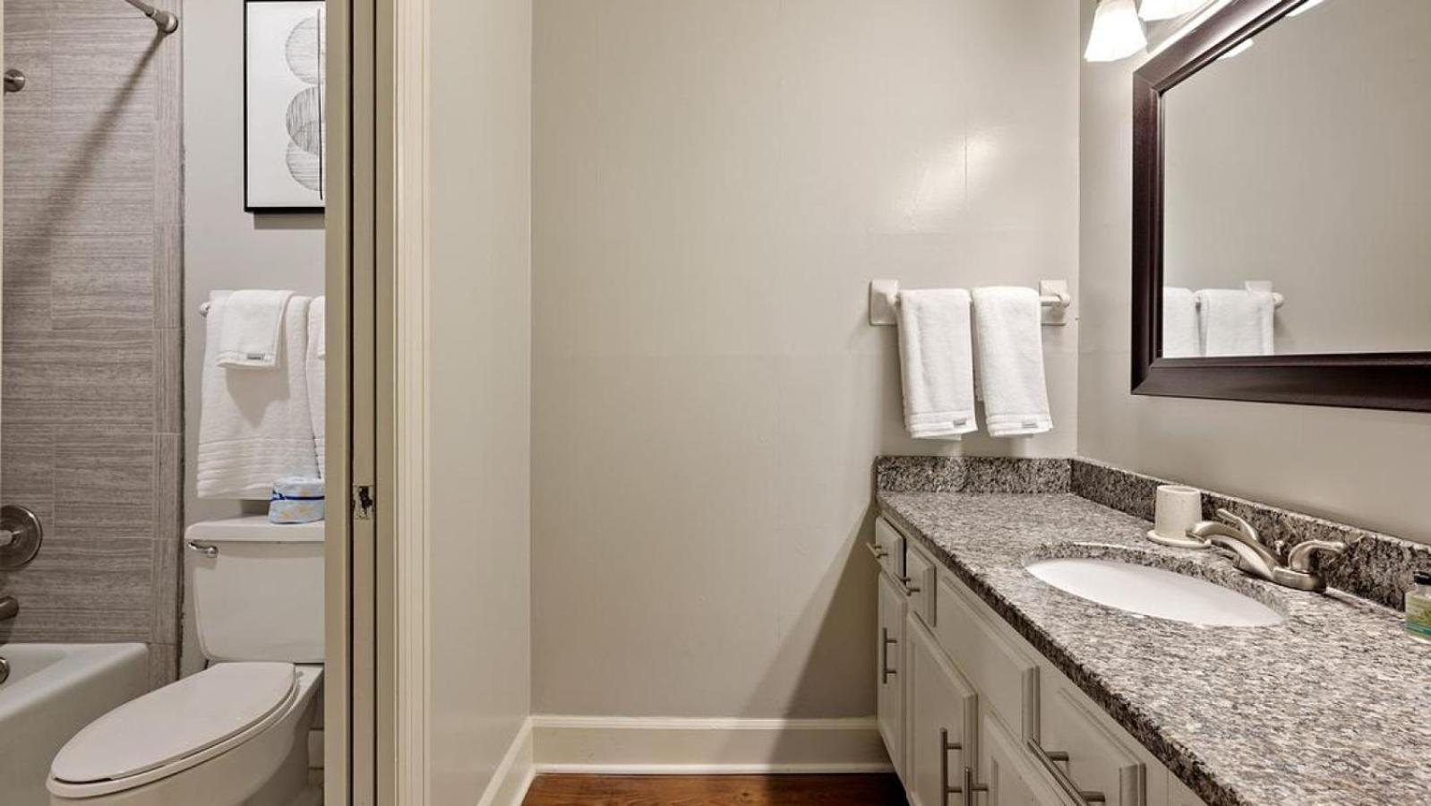 Apartment Landing Modern With Amazing Amenities