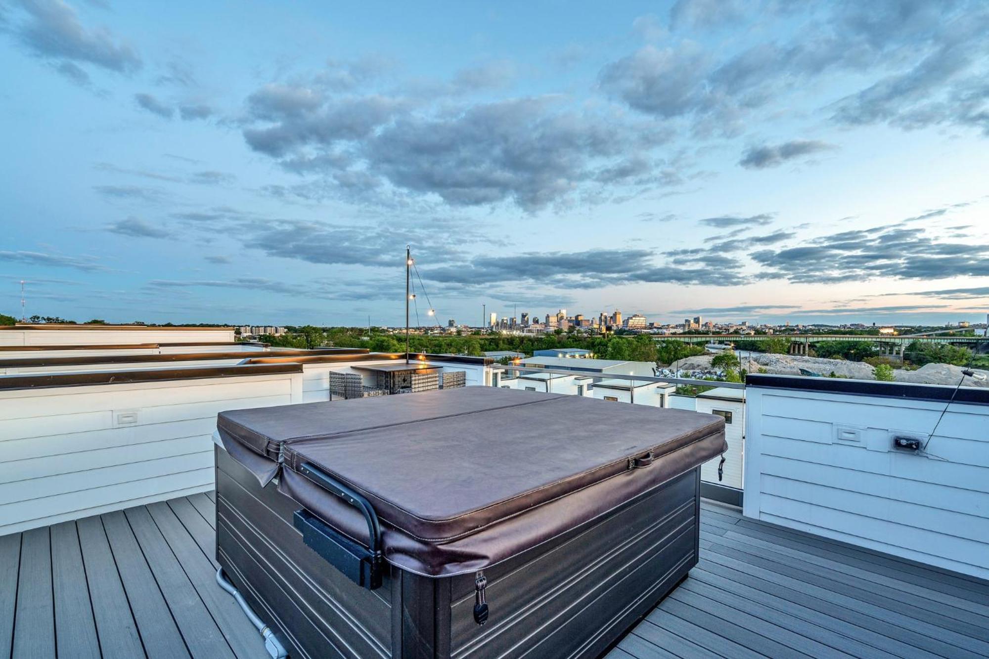 Holiday home New We Roll Rooftop - Hot Tub With Views - 13 Beds