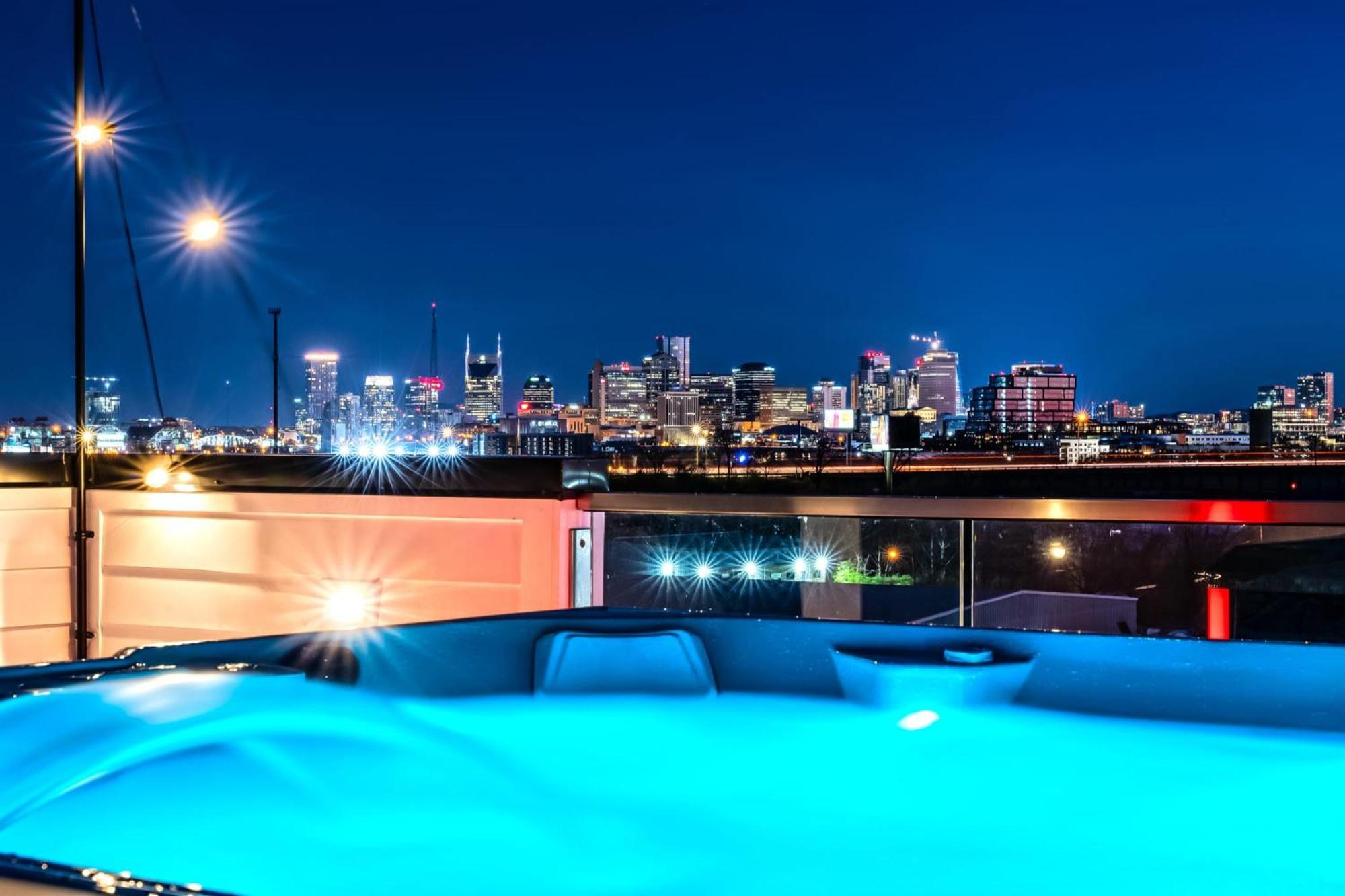 Holiday home New We Roll Rooftop - Hot Tub With Views - 13 Beds Nashville