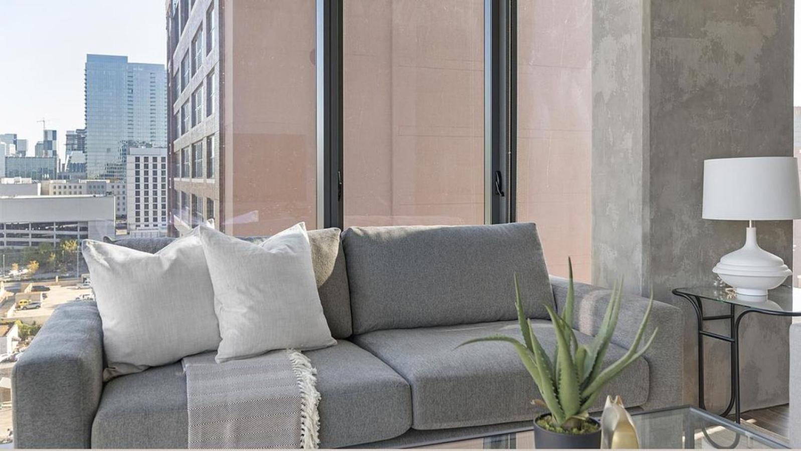 Landing Modern With Amazing Amenities Apartment