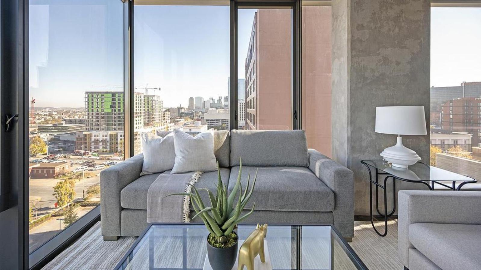 Landing Modern With Amazing Amenities Apartment Nashville