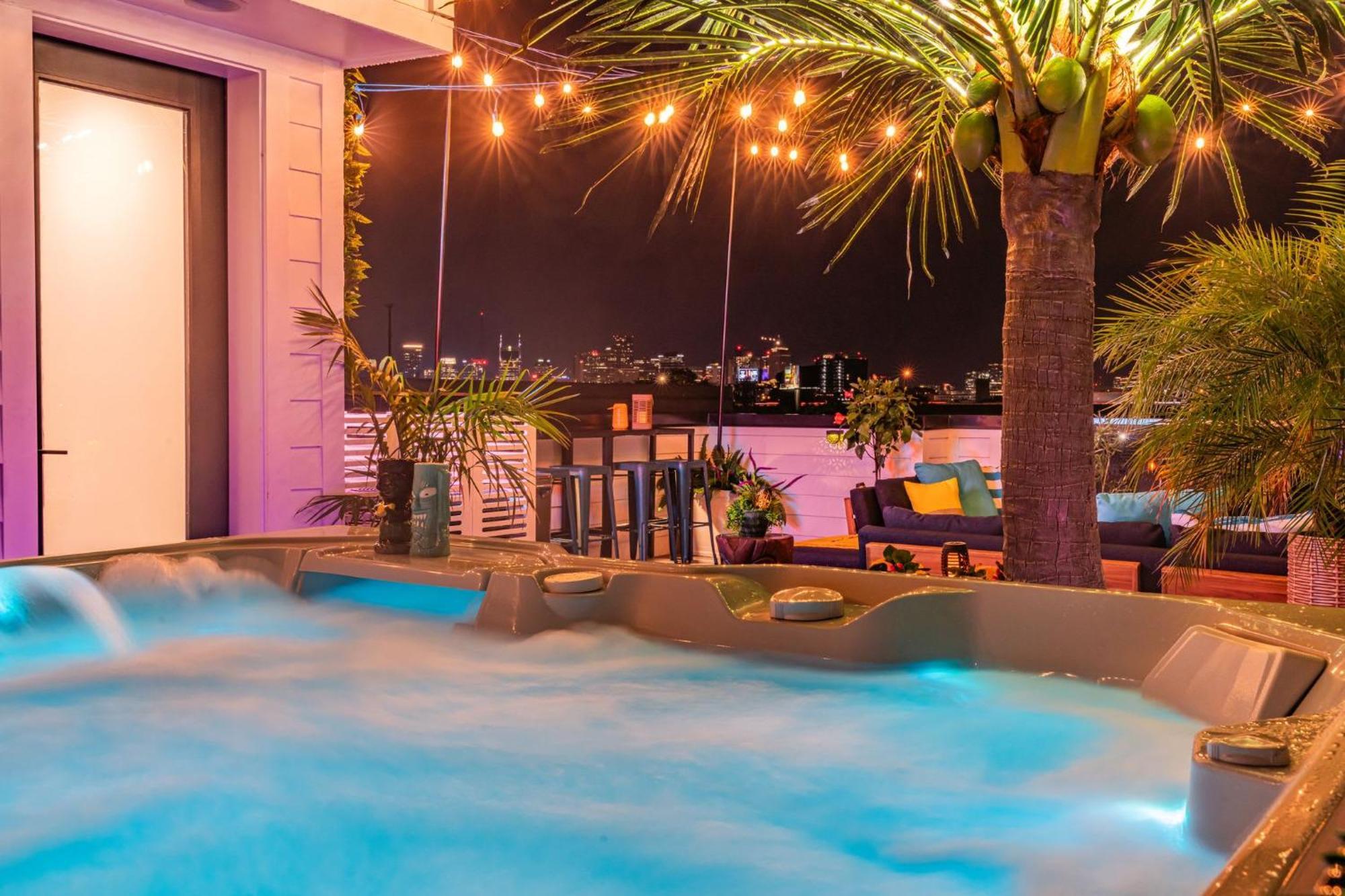 Rooftop Hot Tub & Game - 3 Miles To Downtown