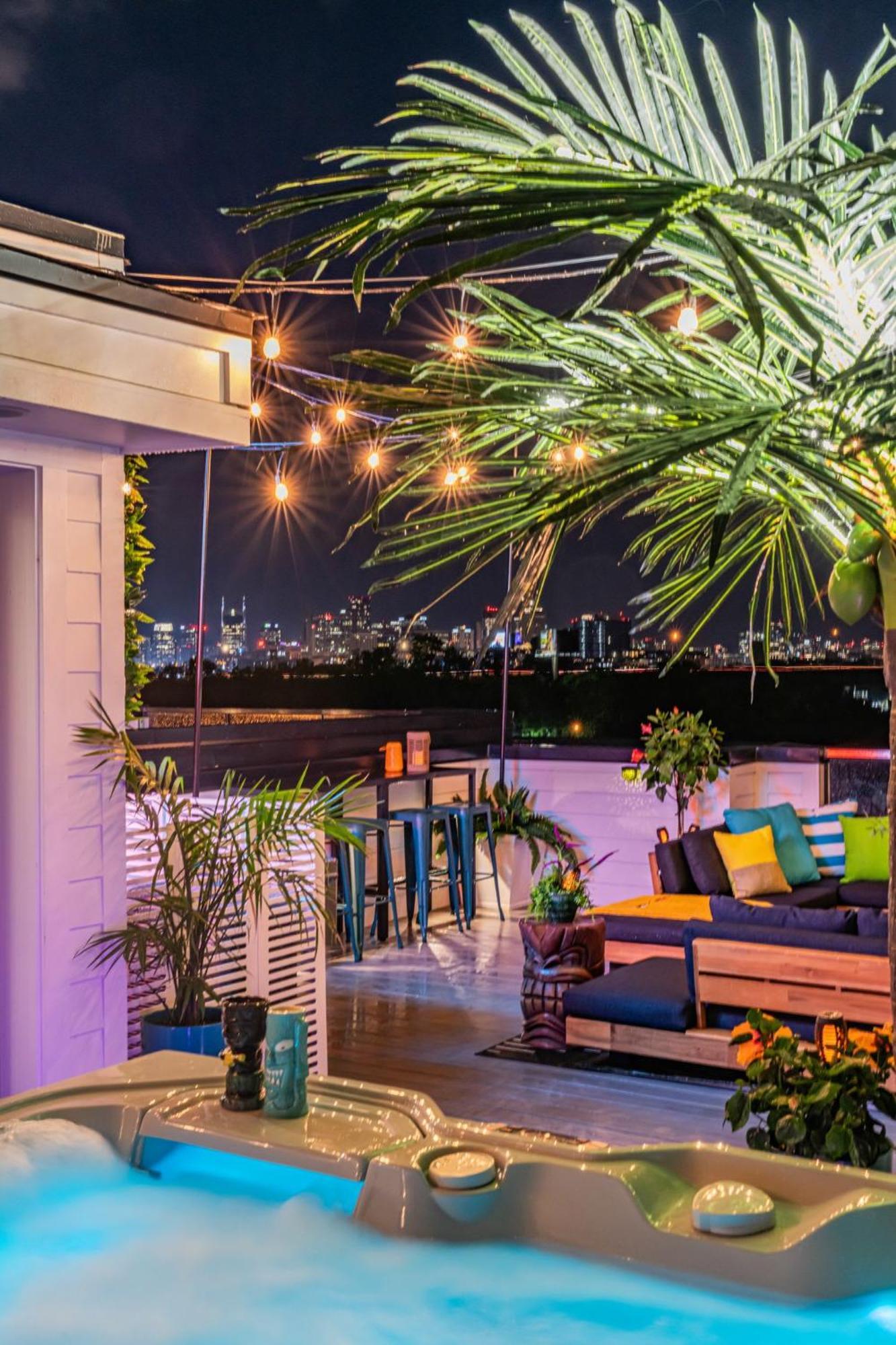Rooftop Hot Tub & Game - 3 Miles To Downtown Holiday home Nashville