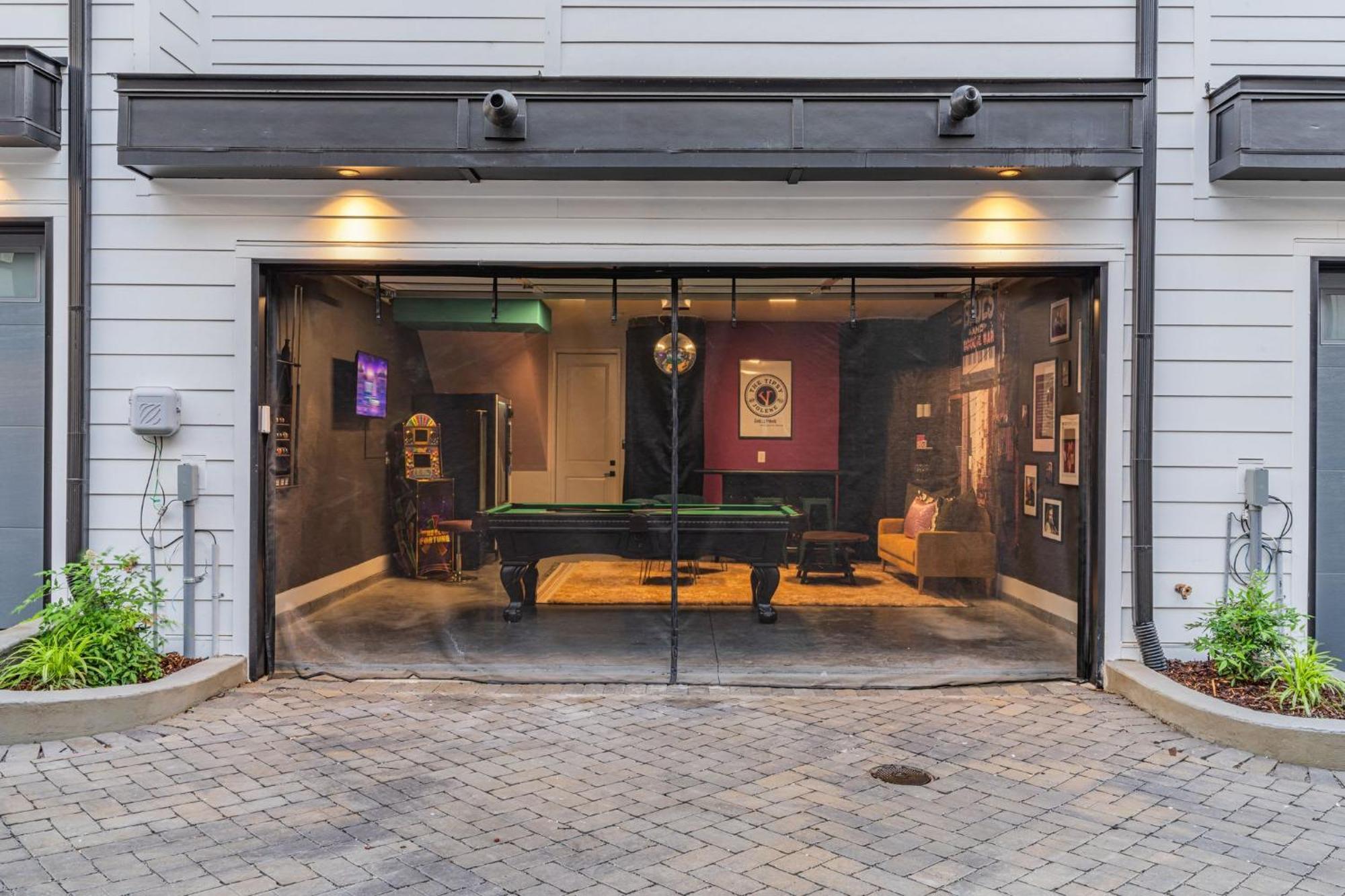 Rooftop Hot Tub & Game - 3 Miles To Downtown Holiday home